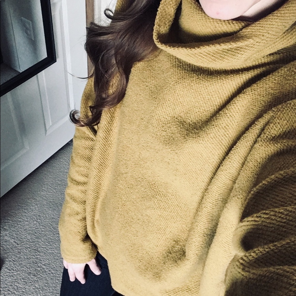 Arie sweater
